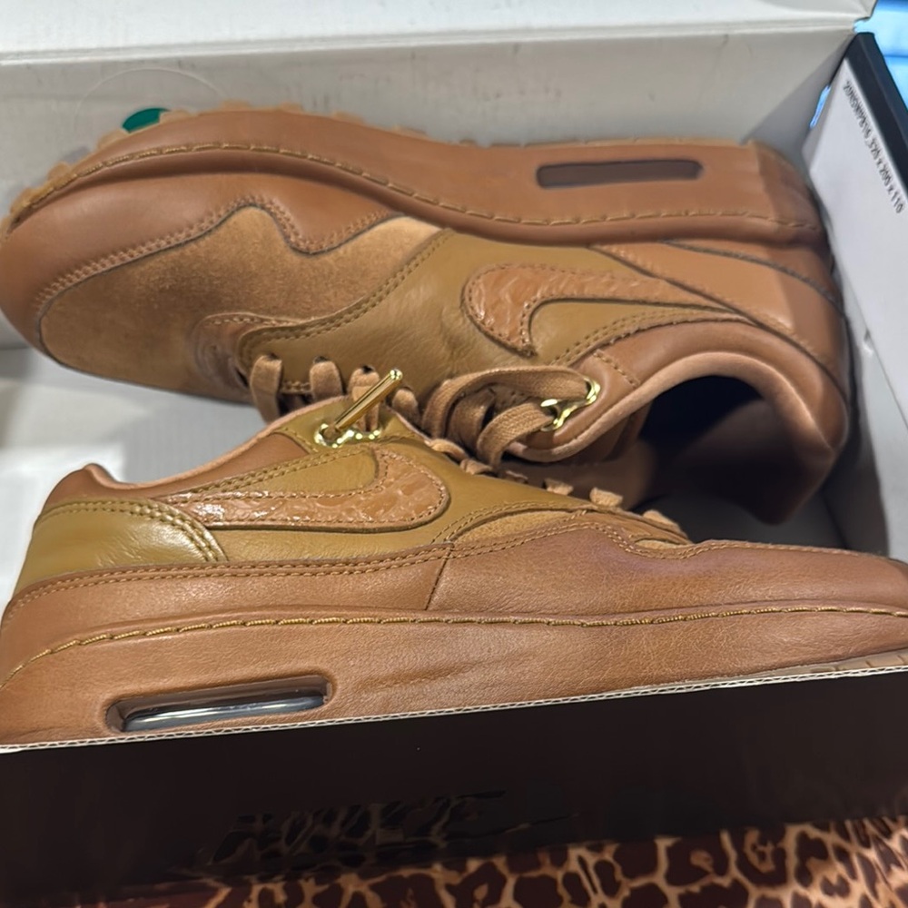 Nike air max Brown Sneakers